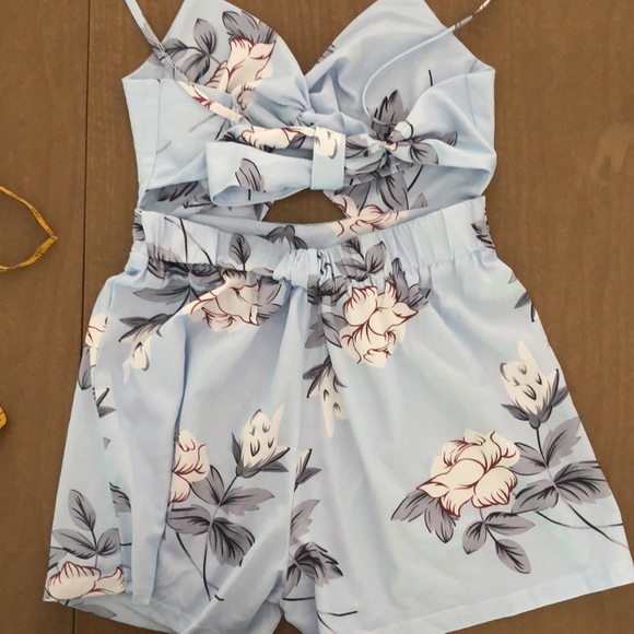 Light blue floral print romper - Picture 3 of 4